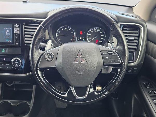 2015 Mitsubishi Outlander 7 Seater, Adaptive Cruise Carousel 17