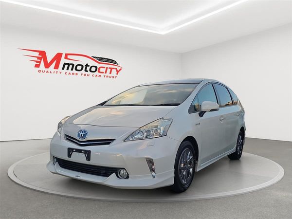 2014 Toyota Prius Alpha S, Panoramic dual roof Carousel 6