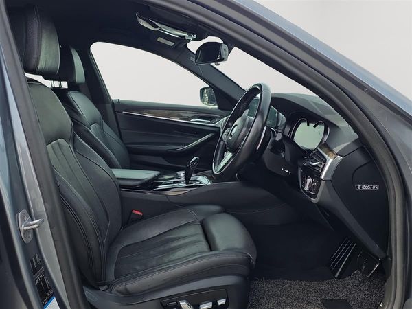 2017 BMW 530i M SPORT Carousel 8