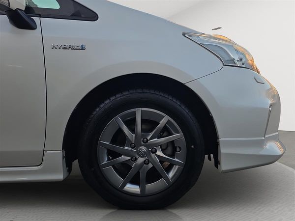 2014 Toyota Prius Alpha S, Panoramic dual roof Carousel 19