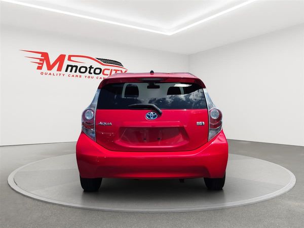 2012 Toyota Aqua HYBRID Carousel 3