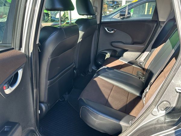 2012 HONDA FIR SHUTTLE Carousel 6