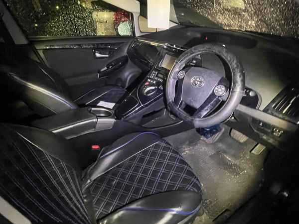 2014 TOYOTA PRIUS S Carousel 2