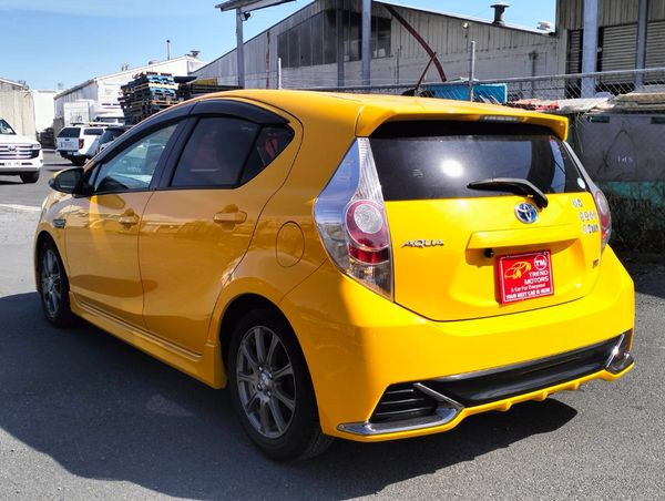 2014 TOYOTA AQUA G Carousel 6