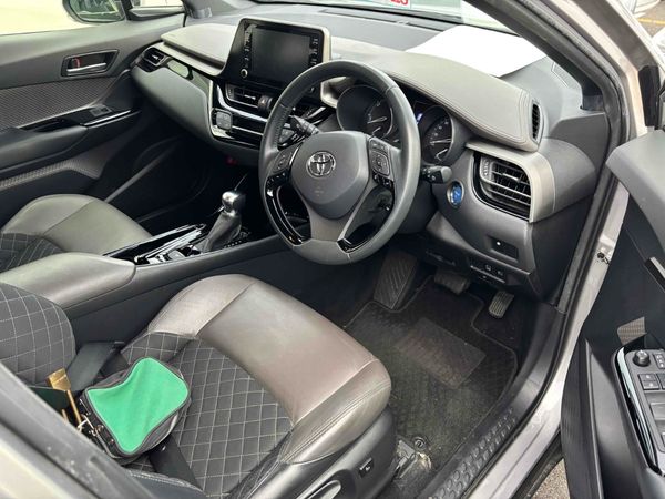2020 TOYOTA C-HR HYBRID G Carousel 4