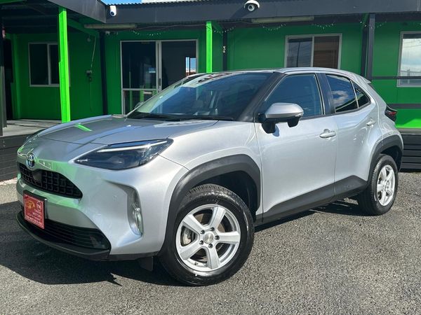 2020 TOYOTA YARIS HYBRID CROSS-X Carousel 2