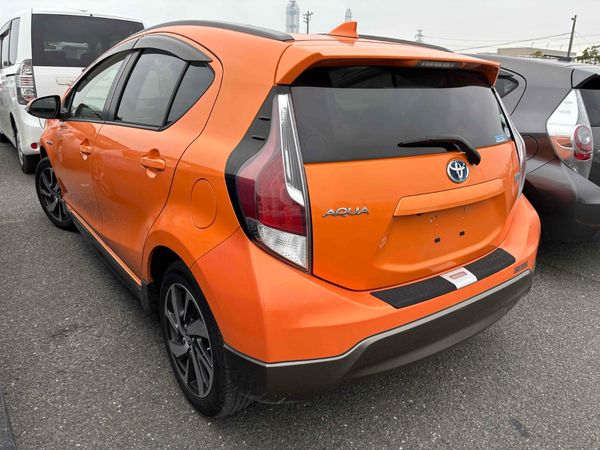 2015 TOYOTA AQUA X Carousel 2