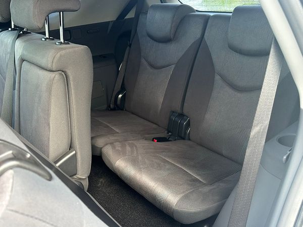 2012 Toyota Prius ALPHA GTSULI SELECT SKYLIGHT P 7 SEATER Carousel 7