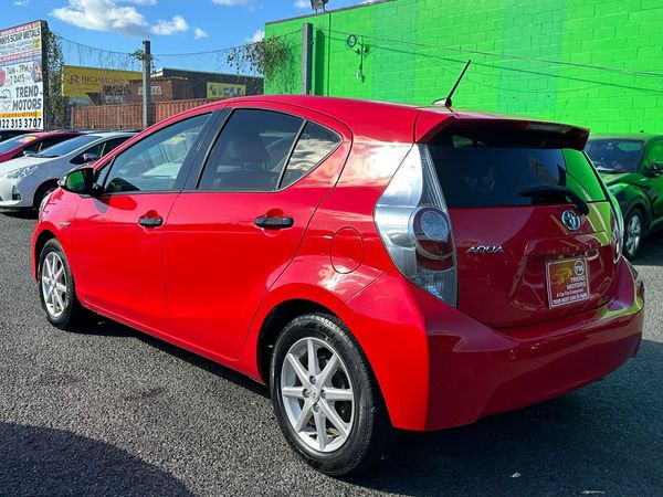 2013 TOYOTA AQUA S Carousel 4