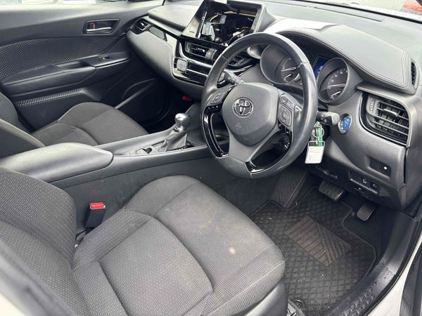 2019 TOYOTA C-HR S LED PACKAGE Carousel 1