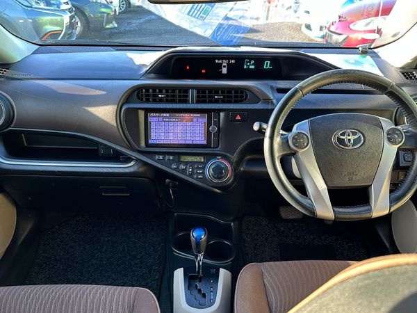 2014 TOYOTA AQUA G Carousel 6