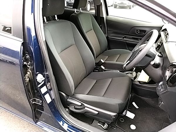 2017 TOYOTA AQUA S Carousel 3