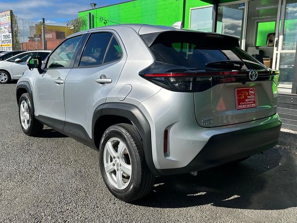 2020 TOYOTA YARIS HYBRID CROSS-X Carousel 6