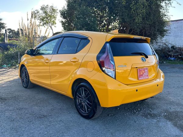 2017 TOYOTA AQUA G Carousel 4