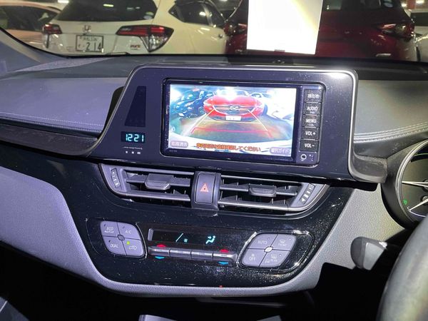 2017 TOYOTA C-HR S HYBRID Carousel 5