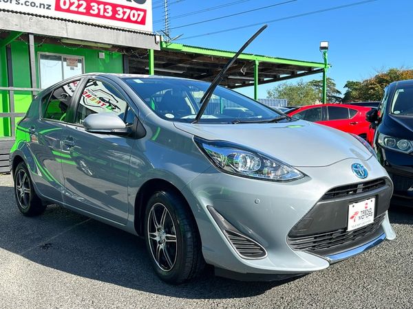 2021 TOYOTA AQUA HYBRID Carousel 3