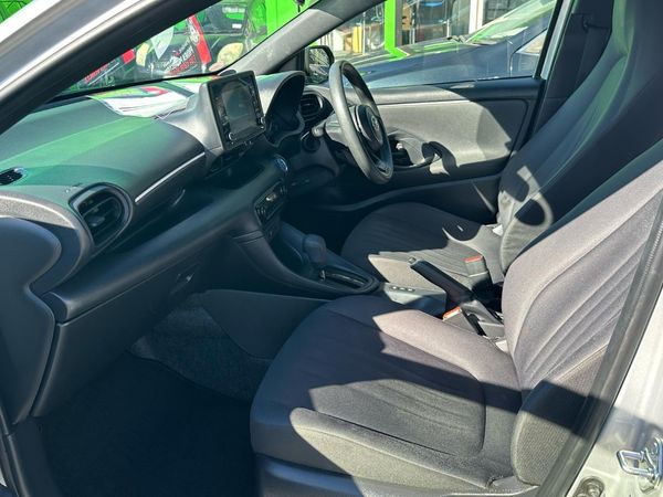 2021 TOYOTA YARIS HYBRID X Carousel 6