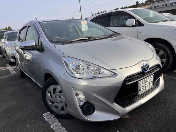 2017 TOYOTA AQUA S Carousel 2