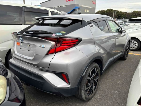 2020 TOYOTA C-HR HYBRID G Carousel 3