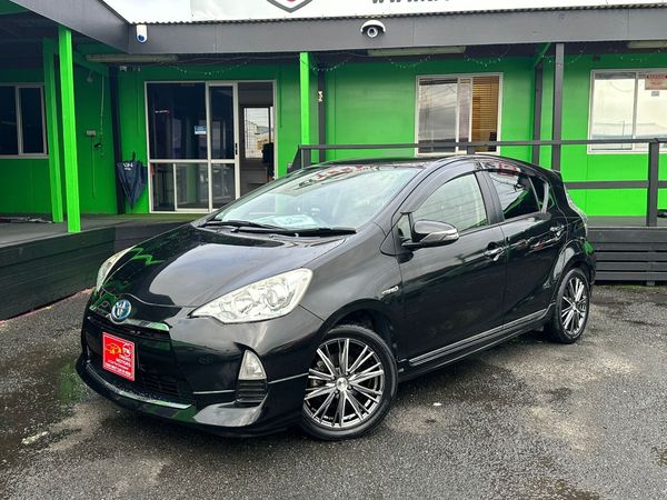 2014 TOYOTA AQUA G Carousel 3