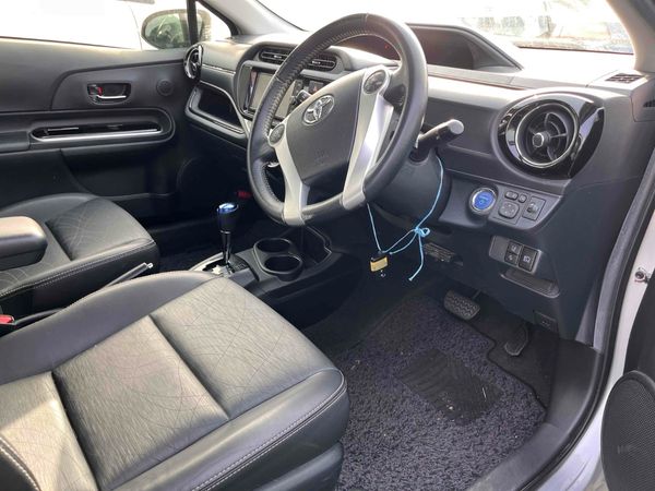 2017 TOYOTA AQUA S Carousel 4