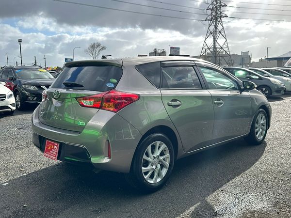 2012 TOYOTA AURIS Carousel 1