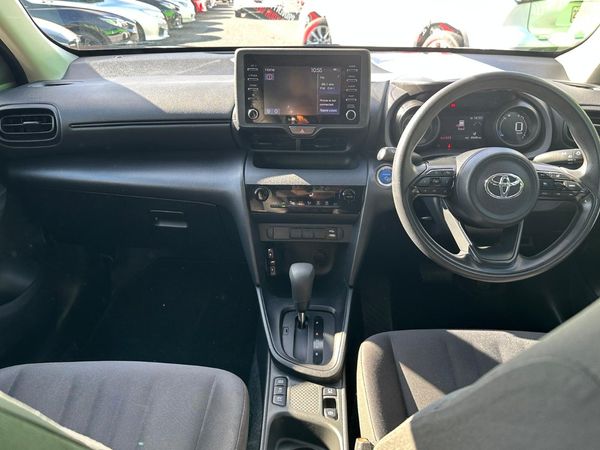 2020 TOYOTA YARIS HYBRID CROSS-X Carousel 7