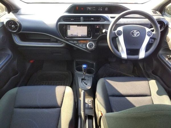 2016 TOYOTA AQUA S Carousel 3