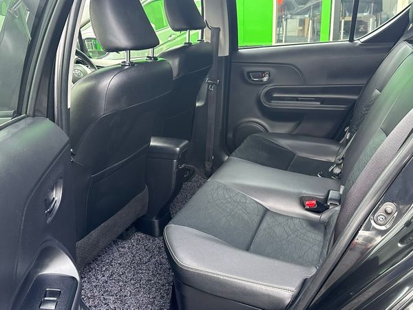 2014 TOYOTA AQUA G Carousel 6