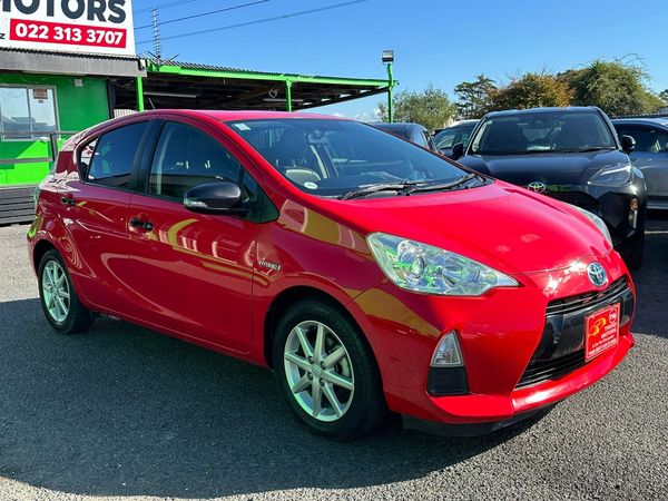 2013 TOYOTA AQUA S Carousel 3