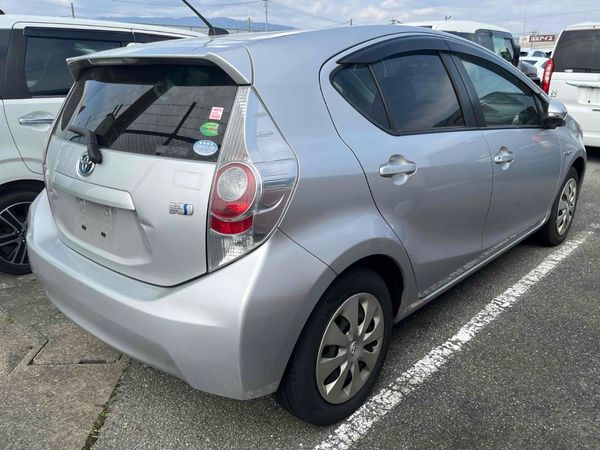 2014 TOYOTA AQUA G Carousel 1