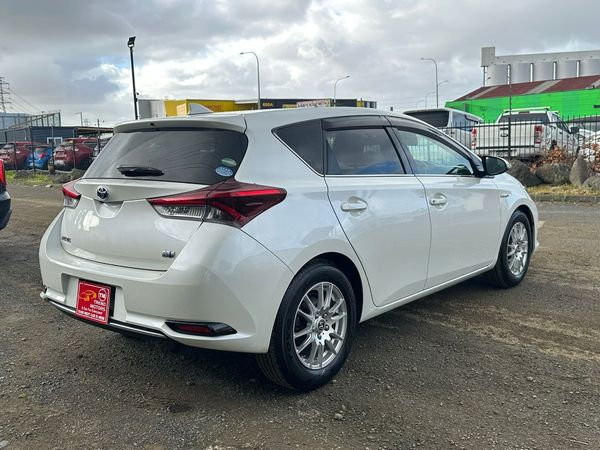 2020 TOYOTA AURIS HYBRID Carousel 1