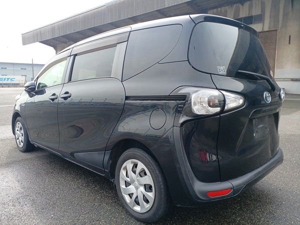 2016 TOYOTA SIENTA Carousel 6