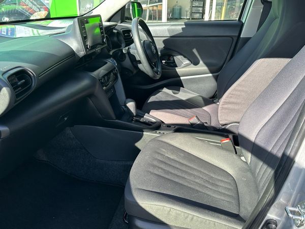 2020 TOYOTA YARIS HYBRID CROSS-X Carousel 5
