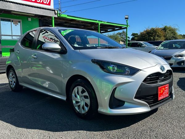 2021 TOYOTA YARIS HYBRID X Carousel 3
