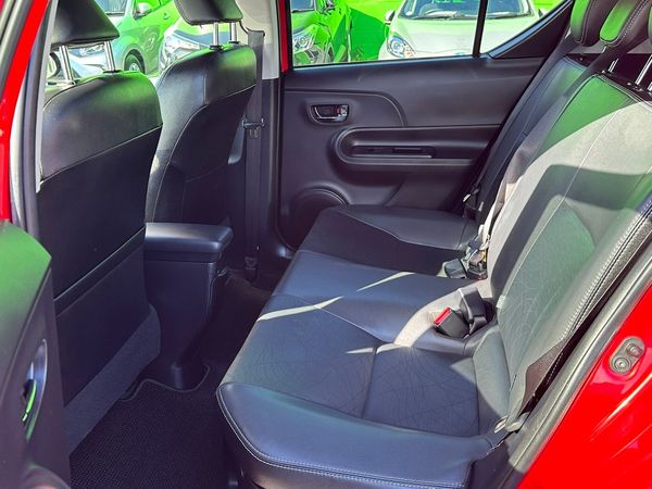 2013 TOYOTA AQUA S Carousel 6