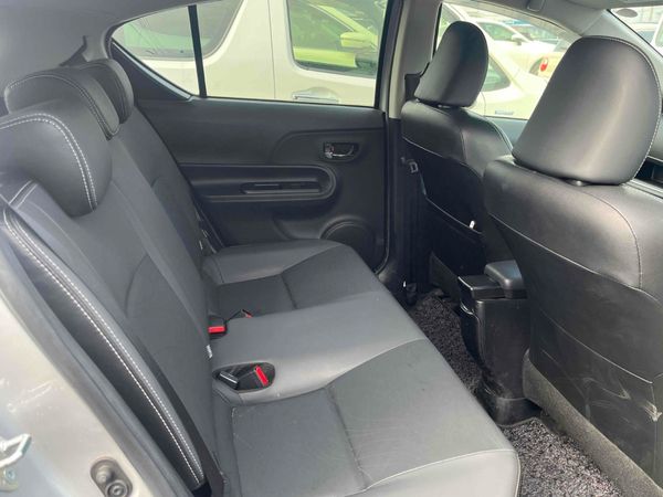 2014 TOYOTA AQUA G Carousel 3