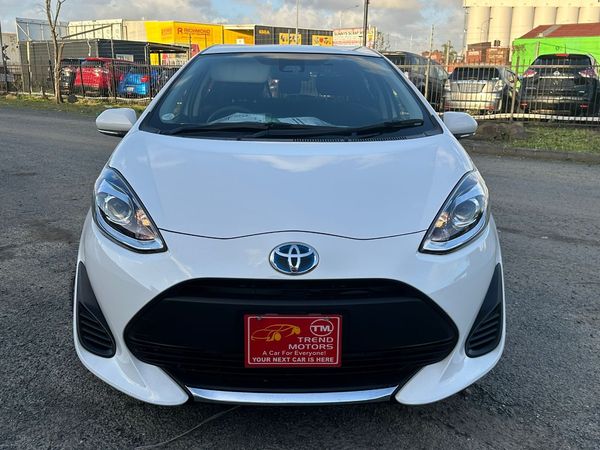 2020 TOYOTA AQUA S Carousel 2