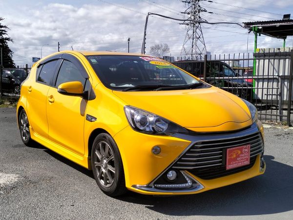 2014 TOYOTA AQUA G Carousel 4
