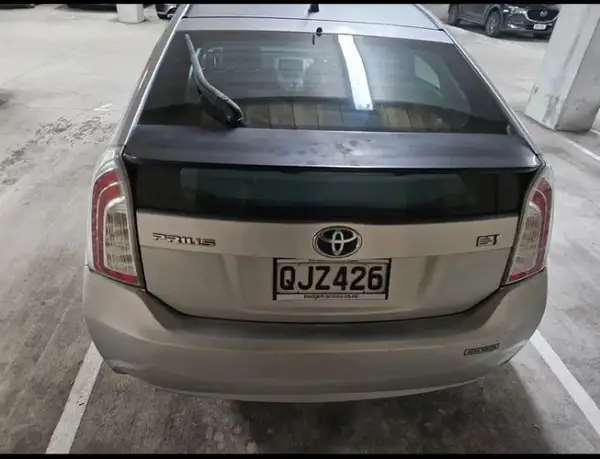 2012 Toyota Prius v Carousel 3