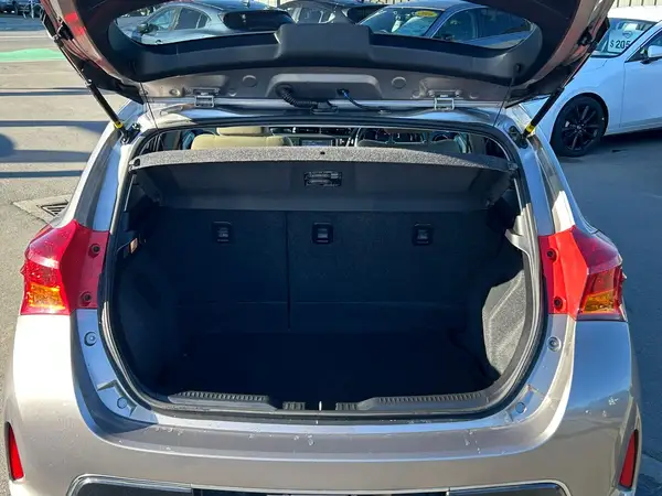 2012 Toyota Auris Carousel 6