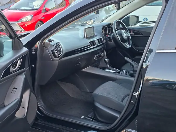 2014 Mazda Axela Carousel 6