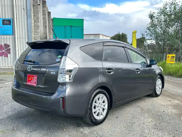 2013 Toyota Prius Carousel 8