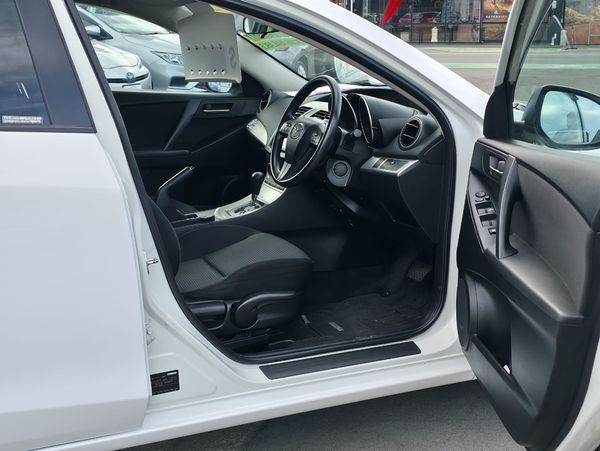 2012 Mazda Axela Carousel 4