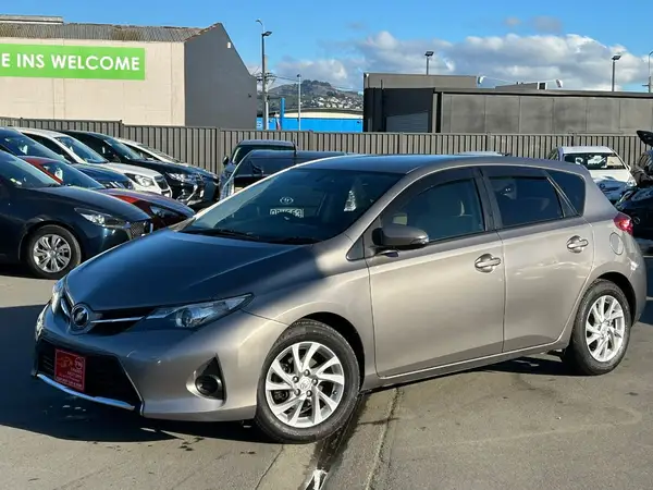 2012 Toyota Auris Carousel 2