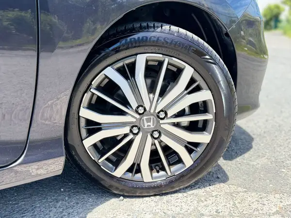 2018 Honda Grace Carousel 4