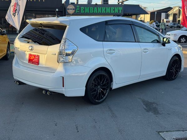 2014 Toyota Prius Carousel 1