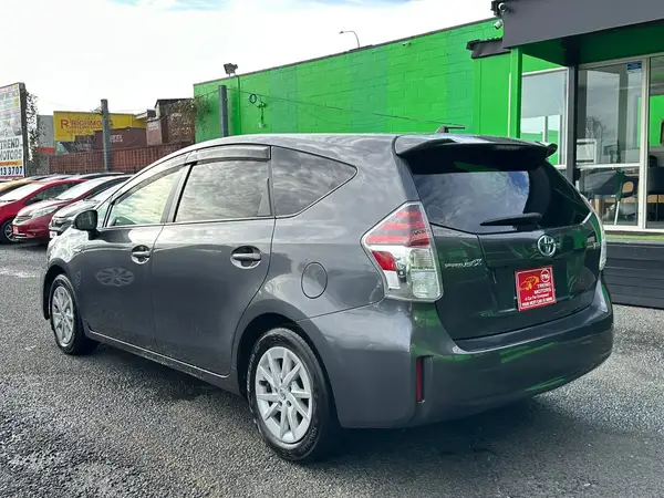 2015 Toyota Prius Carousel 5