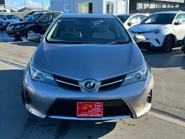 2012 Toyota Auris Carousel 1