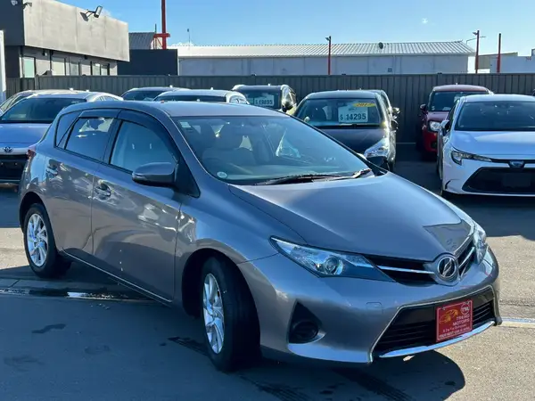 2012 Toyota Auris Carousel 4
